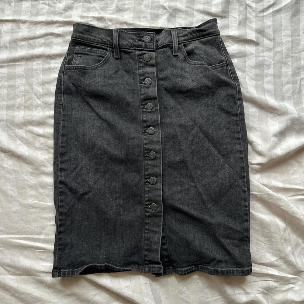 Levi’s Denim Jean Black Midi Skirt with buttons down front - 27” waist - Picture 3 of 8